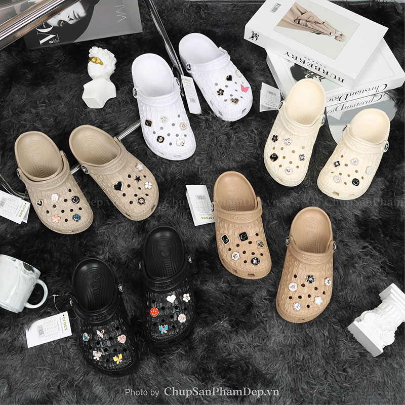 Dép Sục Crocs Canary Charm Đá Sang Trọng