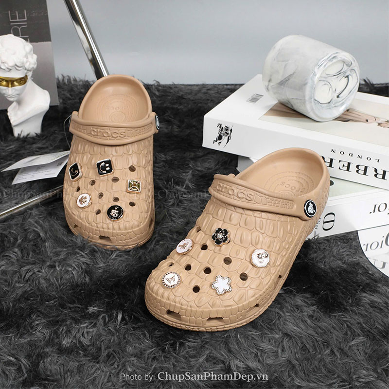 Dép Sục Crocs Canary Charm Đá Sang Trọng