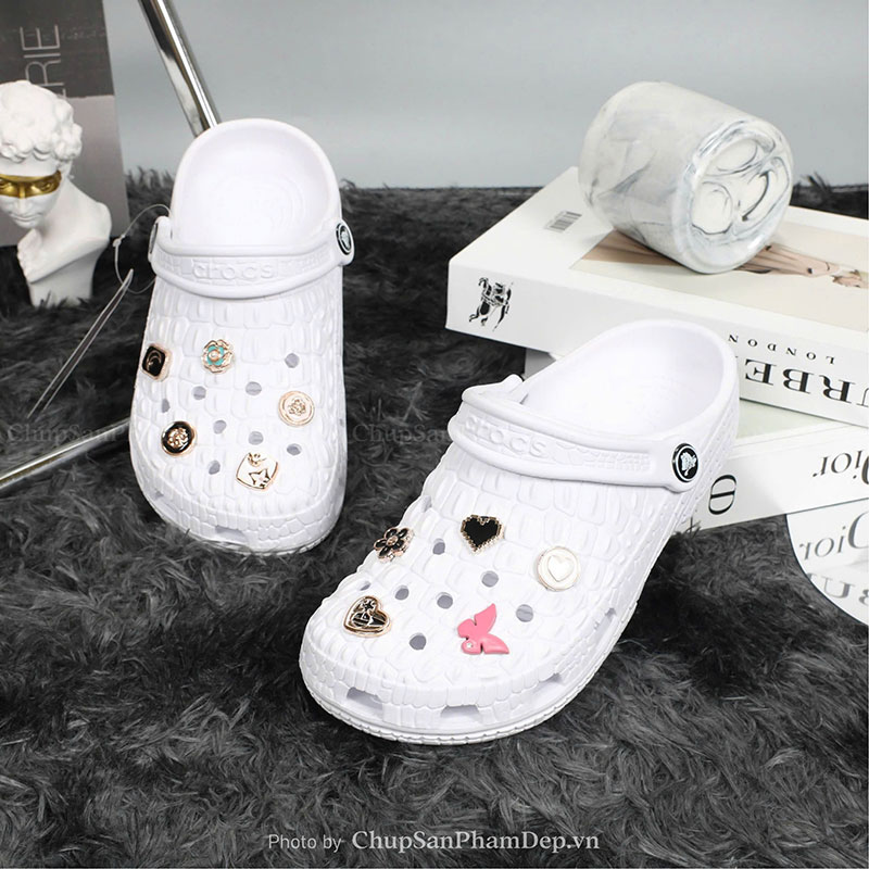 Dép Sục Crocs Canary Charm Đá Sang Trọng