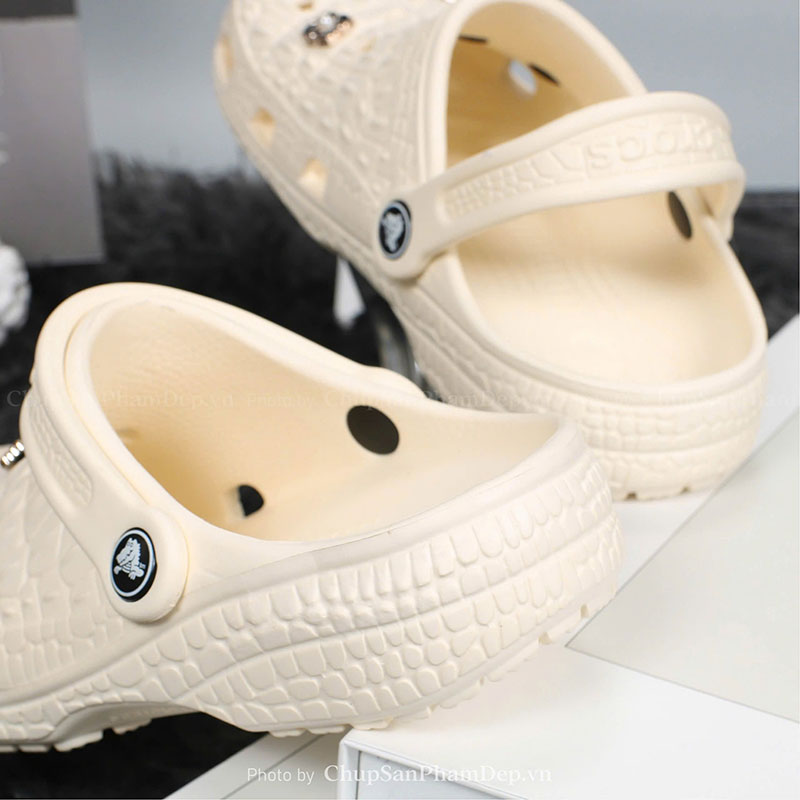 Dép Sục Crocs Canary Charm Đá Sang Trọng