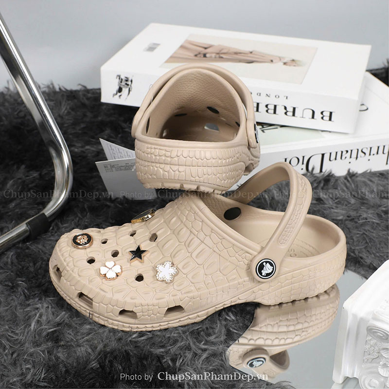 Dép Sục Crocs Canary Charm Đá Sang Trọng