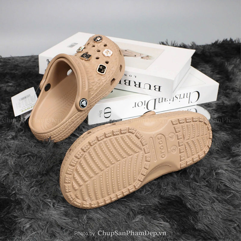 Dép Sục Crocs Canary Charm Đá Sang Trọng